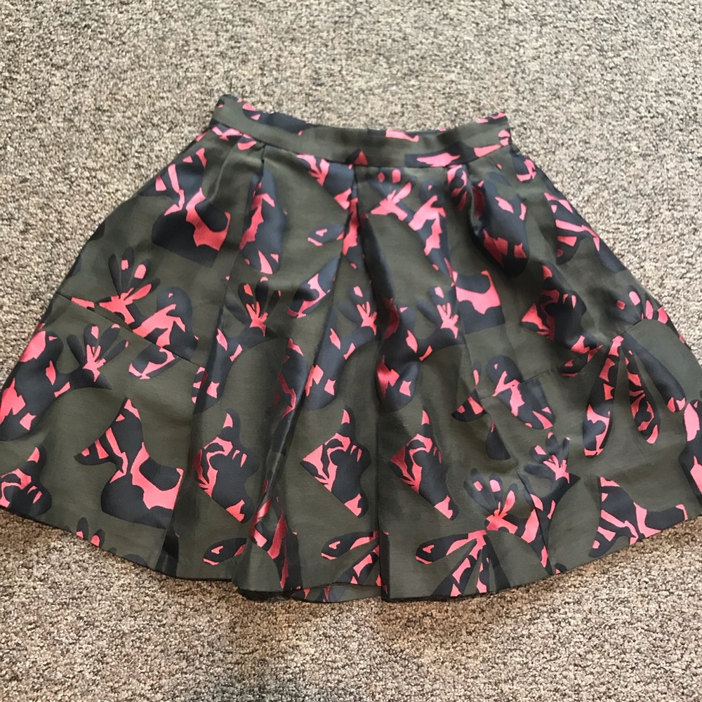 Banana Republic Skirt - Size 2 - Picture 2 of 3